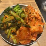 焼肉酒場よんちゃん - キムチ盛り合わせ（590円）