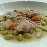 フィリップ・ミル 東京 - オニオンのロワイヤル　枝豆　蛤と雲丹　リュバーブとラディッシュのコポー