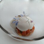 フィリップ・ミル 東京 - マスのタルタルとトマトのエスプーマ