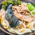 麺紡 - 肉ぶっかけになすの揚げ浸しと生わかめトッピング