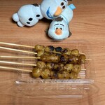 みくらや餅店 - みたらし団子5個　594円(税込)　※上からも