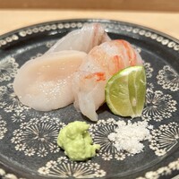 鮨 近藤 - スズキ、牡丹海老、ホタテ
