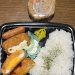 デイリーヤマザキ - 料理写真:おにぎり（鶏五目）、エッグフライ&クリーミーコロッケ弁当