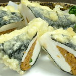 餃子番長炎のもつ家 案山子 - はんぺんの中にひき割り納豆をつめ、天婦羅にしました。