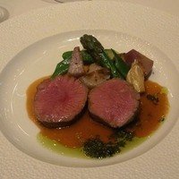 銀座 レカン - 北海道産仔羊もも肉とフレッシュハ－ブのココットロ－ストのアップ