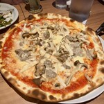 アトリエ・ド・フロマージュ - きのこのピザ最高に美味しい！