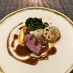 スープとカレー ボンジョルネ - ●ヴィアンド（肉のメイン）
      エゾ鹿もも肉のポワレ
      ポワブラードソース
      レンコン・玉ねぎ