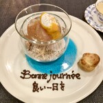 スープとカレー ボンジョルネ - ●デザート
      桃のコンポート
      プチシュー