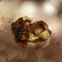 スープとカレー ボンジョルネ - ●温前菜
                    鰻の赤ワイン煮込み
                    焼き茄子とビリヤニで