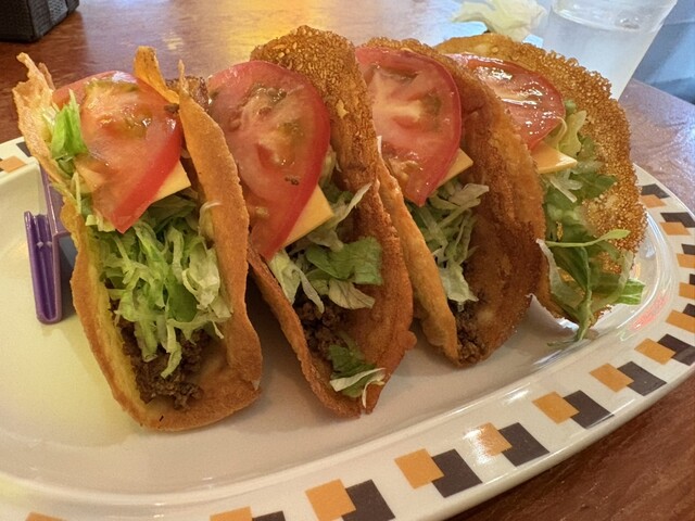 「タコス」 A super cheap taco shop that was always full and I had given up on