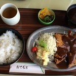 レストラン 辻川 - ビフカツ定食（上方から）