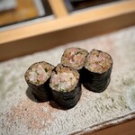 匠 進吾 - 鰊の巻物。
      薬味使いも含めて、これまた美味しい〜♪