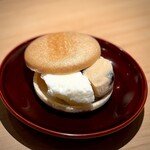 匠 進吾 - 軽〜い最中に、塩ときな粉のアイス。
      毎度、最高！
      デザートまで美味しいなんて、素晴らしいです。