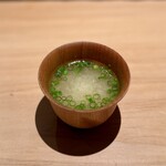 匠 進吾 - 蜆は弱い季節とのことで、いつもの蜆汁じゃなくて、初めていただくお味噌汁。
      これが超美味しいので、おかわり！
      次回は、蜆汁と両方いただこう(^^)