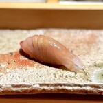 匠 進吾 - 昆布の〆具合が、これまた秀逸な本アラ！
      歯応えと旨味が整っていて、もう絶品♪
      この日一番かな。