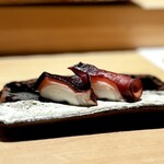 匠 進吾 - この蛸、美味しい！
      そのサイズにこだわってるとのことで、旨味・甘みがとてもしっかり♪