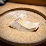 匠 進吾 - シンプルな真魚鰹の酒蒸し。
      もちろん、お出汁も飲み干します(^^)