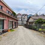 hectopascal - 突き当りが駐車場