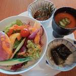 Viridis - サラダと和食