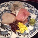 有いち - 上から時計回りに。
      さば、ぶり、ひらめ