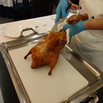 頤園 - 北京ダック（カット中）