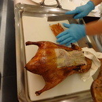 頤園 - 北京ダック（カット中）