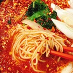 元祖トマトラーメン三味 333 - 麺は普通の博多ラーメンの麺。いや、普通に美味しいです