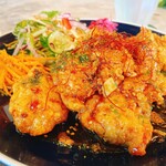 ハングアウトハングリーズ - 1つ味見したけど、チリソースがかかって美味しかった♡