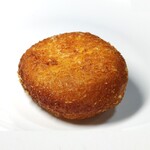 リトルマーメイド - 料理写真:とろ～り半熟卵のカレーパン 斜