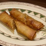 ドラゴン ショクドウ - 定番の春巻と食べ比べしたいなー、どっちも美味しいもんなぁ…