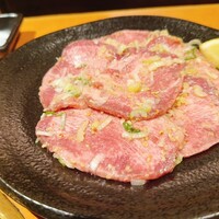ホルモン焼肉 富や 栄店 - 