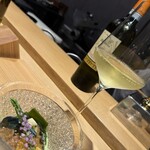 雪花菜 - 蝦夷泡の酒蒸し　トモサンカク炭火焼き　余市雲丹
      枝豆