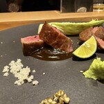 雪花菜 - トモサンカク　牛タンを
                                和風の香味ソース　フランスのゲランド塩　生のグリーンペッパー　野菜味噌で