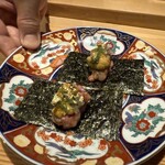 雪花菜 - トモサンカク　ボタンエビ塩辛　雲丹　昆布締めのマイカを有明海苔で巻いて