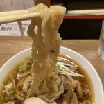薄野軍鶏そば 嶋や - 麺リフトアップ