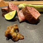 雪花菜 - トモサンカク　牛タンを
      和風の香味ソース　フランスのゲランド塩　生のグリーンペッパー　野菜味噌で