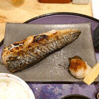 鰻・天ぷら割烹 萬木 - さばの塩焼✨