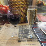 El Quim de la Boqueria - カヴァと赤ワインにて乾杯