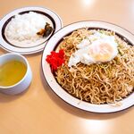 れんがya - 玉子焼きそば（特盛）、ライス