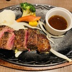 ボストンズ カフェ - 料理写真:「やわらか牛の石窯グリル（180g）」1,899円税込み♫