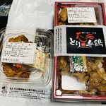 とり弁鶏 - 「とり重・唐揚げ弁当（タルタルソース付）」990円税込み♫
