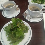パパスカフェ - セットのサラダとホットコーヒー