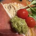 天雷軒 四ツ谷本店 - ミニトマトとクレソンとバジルソースが洋風な感じでいいです。