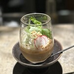 國酒 松 - グラスに入った餡かけ茶碗蒸し。ジュレ風の茶碗蒸しで、出汁の旨さがバンバン伝わってくる。コレには度肝を抜かれた。