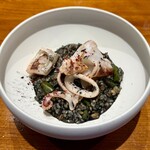 馳走西健一 - もちむぎ玄米のイカ墨リゾット