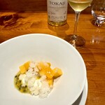 馳走西健一 - 焼津産のマンゴー、パッションフルーツ、白ワインシャーベット、フロマージュブラン