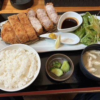 食空間 ゆるり - 料理写真:リブロースかつ定食(2,000円)