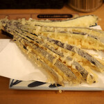 麺匠 釜善 - 今日の天ぷら（大きな博多なす天）