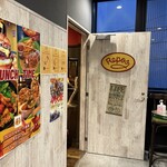 アメリカン＆メキシカンダイニング レポス - お店の入り口