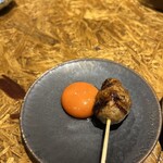 焼鳥 URABAN - 友人のつくね卵黄　こちらも美味しそう